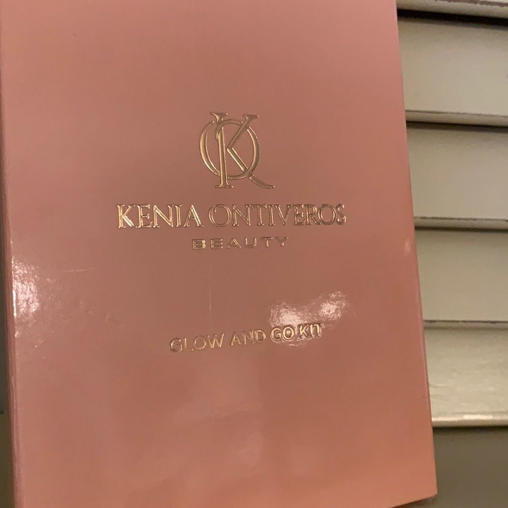 KENIA Ontiveros Beauty glow and go kit